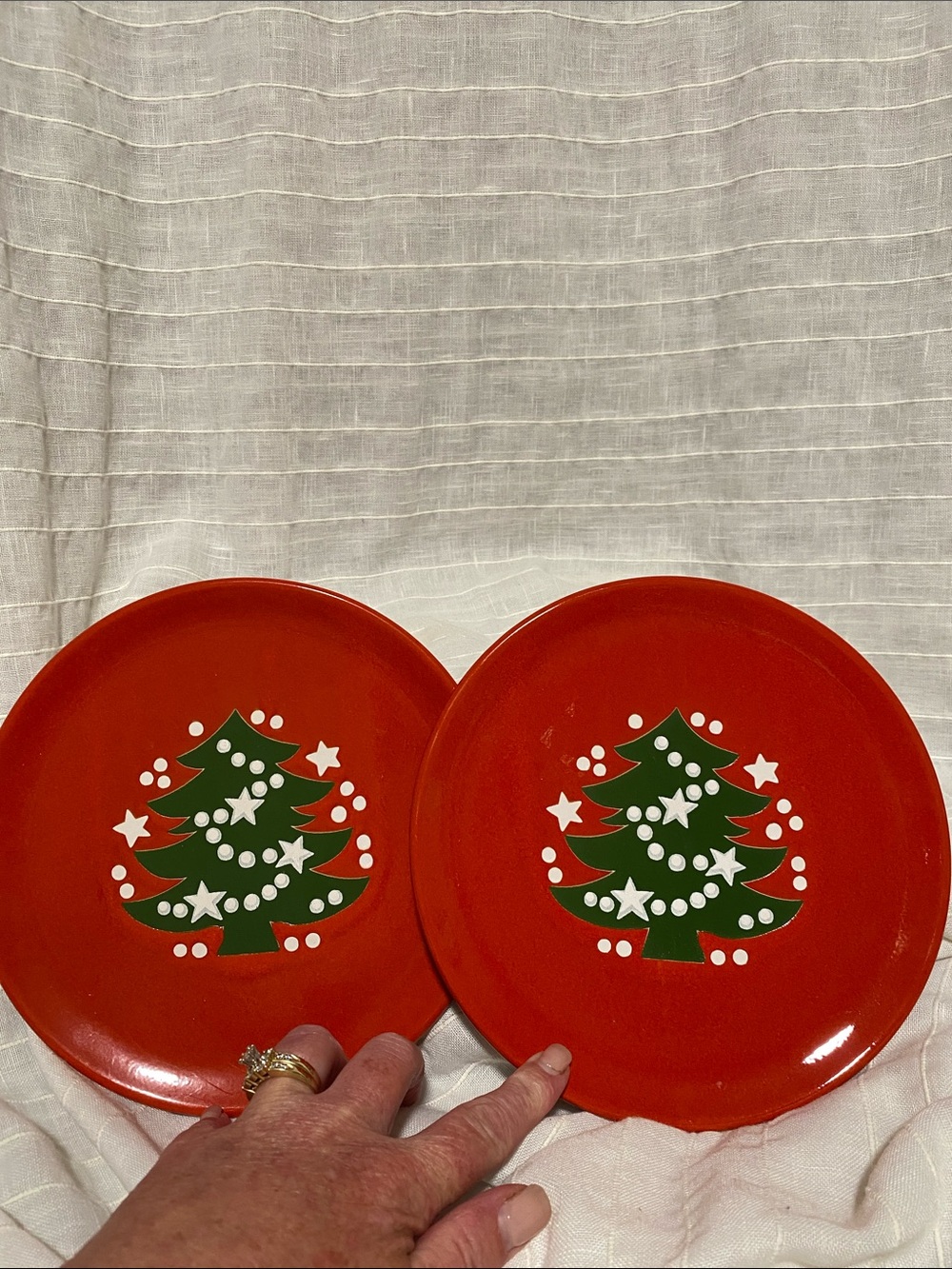 Waechterbach Red Plates with Green Christmas Tree Motif - Set of 2
